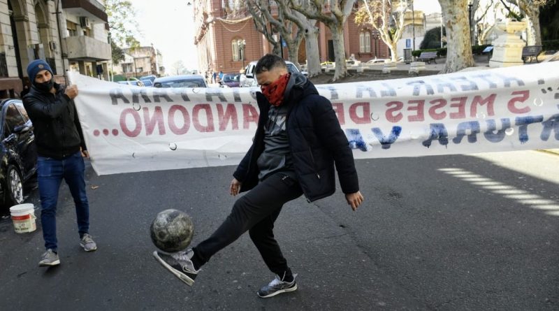 Basta De Patear La Pelota Para Adelante Canchitas De Futbol 5 Quieren Volver A Trabajar La Voz De Rosario