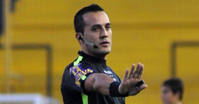 Revelan chats atribuidos al árbitro Fernando Espinoza con Beacon y crece el escándalo en AFA