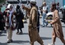 Afganistán: Con disparos al aire y golpes, los talibanes dispersaron una marcha de mujeres
