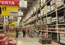 Las familias reorganizan sus consumos y hacen compras mayoristas para llegar a fin de mes