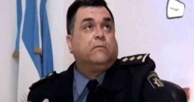 Tras balear una comisaría y un complejo penitenciario, remueven la cúpula policial de Rosario Tras balear una comisaría y un complejo penitenciario, remueven la cúpula policial de Rosario