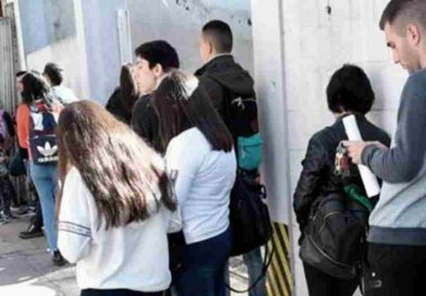 La prestación por desempleo crece casi 30% por impulso de despidos en industria, comercio y construcción