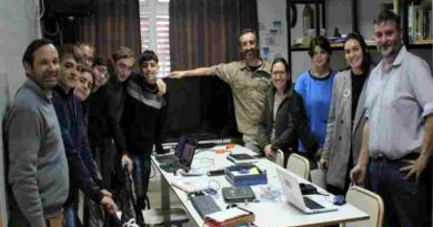 Estudiantes secundarios santafesinos construirán un sátelite para la competencia CANSAT Argentina