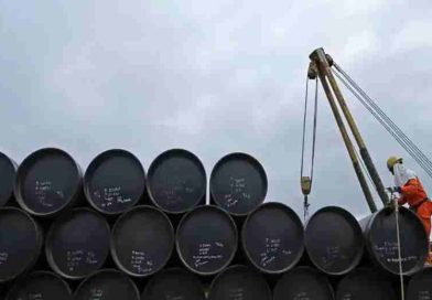 El petróleo cotiza por debajo de los US$80