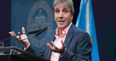 Luis Caputo sostuvo que el dólar podría estar a 1.300 pesos