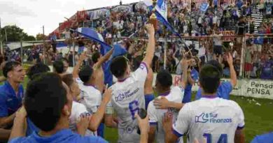 Argentino de Rosario le ganó a Central Córdoba por 2 a 0 en el Gabino en la vuelta del clásico rosarino del ascenso