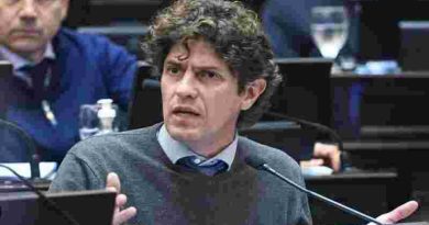 Lousteau se solidarizó con Paulón por los agravios de los libertarios