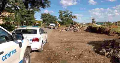 La Municipalidad demolió 27 cocheras irregulares construidas sobre la vereda