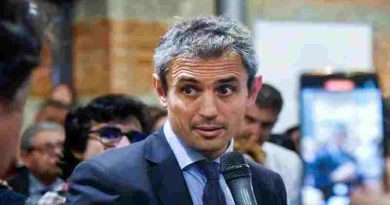 Menem confirmó que Adorni irá a Diputados el 29 de abril y anticipó: “Compren pochoclo, va a ser picante”