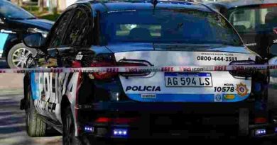 Un homicidio de un joven, una mujer muerta en su casa, balaceras y robos marcan la jornada policial en la región