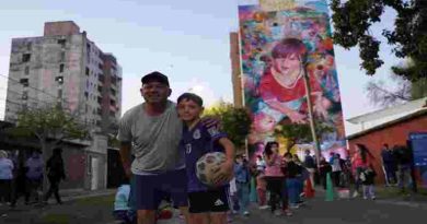 Rosario estrenó su nuevo mural de Messi, frente al club de su infancia