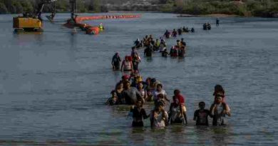 Dos muertos al hundirse barco de migrantes frente a una isla griega