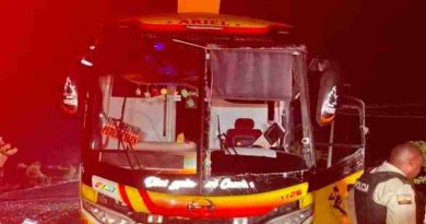 Ecuador: Al menos 7 muertos y 22 heridos deja volcadura de autobús en centro del país