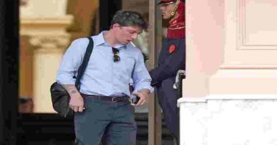 Santiago Caputo dice que “se irá solo si Milei lo echa” y sacude la interna libertaria