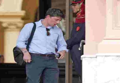 Santiago Caputo dice que “se irá solo si Milei lo echa” y sacude la interna libertaria