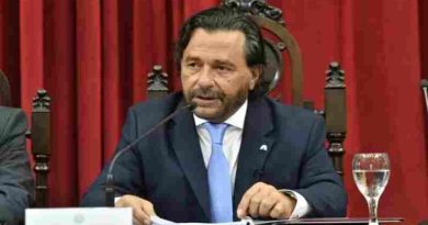 Gustavo Sáenz cuestionó el “poder de decisión” de Guillermo Francos y le exigió “autoridad” a Manuel Adorni