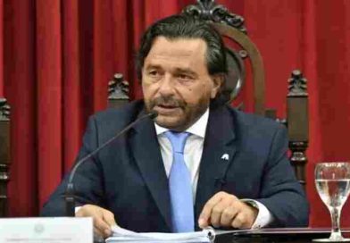 Gustavo Sáenz cuestionó el “poder de decisión” de Guillermo Francos y le exigió “autoridad” a Manuel Adorni