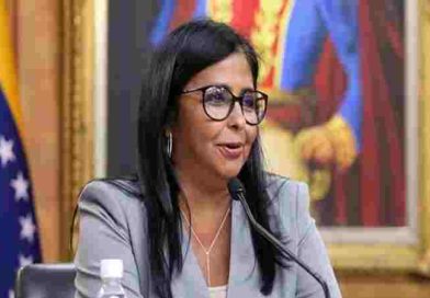 Venezuela: Delcy Rodríguez se comprometió a lograr el retorno de Maduro y su esposa