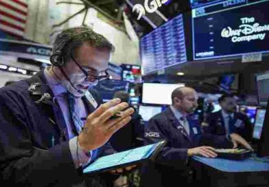 Cerró una semana con suba del riesgo país y baja de acciones