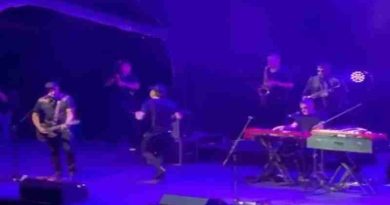 Andrés Calamaro fue abucheado en Colombia y tuvo que abandonar el escenario