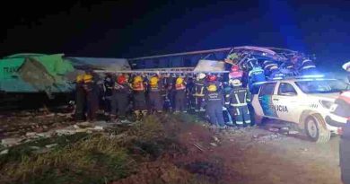 Choque frontal entre un micro y un camión en Ruta 3: hay al menos cuatro muertos