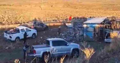 Chubut: Un camión volcó, el chofer murió y los vecinos saquearon la mercadería