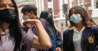 Ecuador: La comunidad educativa va a la escuela con mascarillas por la tos ferina