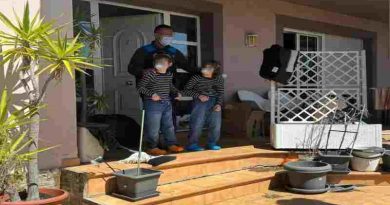 España: Detuvieron a padres que sometían a sus hijos de 8 y 10 años a vivir con barbijos, pañales y aislados