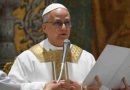 León XIV recordó a Francisco en su primera homilía: “Nos sentimos como ovejas sin pastor”