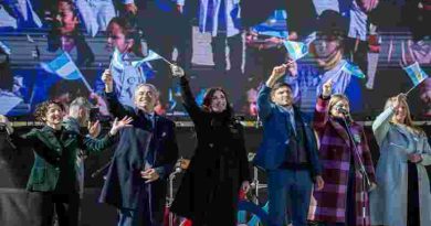 En Rosario más de 10 mil estudiantes y ciudadanos de todo el país prometieron lealtad a la bandera