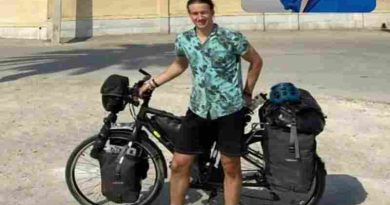 El joven ciclista francés que recorría Irán está detenido, informó Teherán