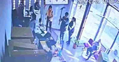 San Jorge vivió un desquiciado capítulo de “Relatos Salvajes”: Entró con un pico a una oficina y destrozó todo a su paso
