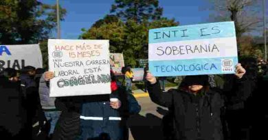 Abrazo al INTI: Trabajadores, científicos y organizaciones políticas en contra del decreto de Sturzenegger