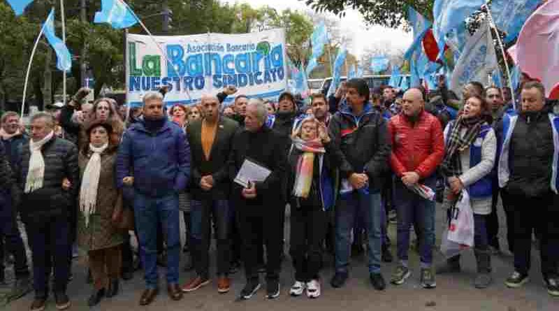 La Bancaria se movilizó este jueves a la Embajada de España por los atropellos del Banco Santander