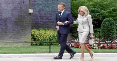 Francia: La esposa de Emmanuel Macron apela contra las mujeres que difundieron la noticia falsa de que es transgénero