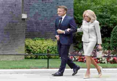 Francia: El matrimonio Macron contraataca para probar que Brigitte no es un hombre