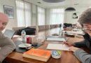 Sugestivo posteo de Sturzenegger y Milei en Olivos con un libro en la mesa