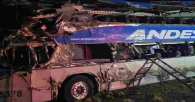 Choque fatal entre un camión y un micro en Santa Cruz, cuatro muertos y al menos 20 heridos