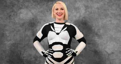 “La chica robot” y su propuesta: “Podés elegir uno para gestar un hijo y la paternidad será solo de la madre”