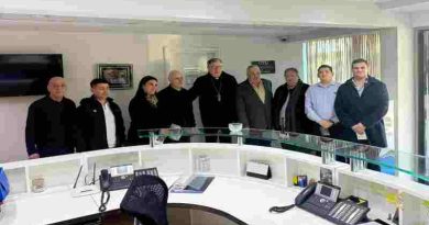 El Arzobispo de Rosario visitó el monumento a los estibadores y la Cooperativa Portuaria de Puerto General San Martín