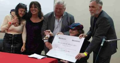“Pasaré a llamarme ‘Doctor Charly García’”, el reconocimiento de la UBA al icónico artista