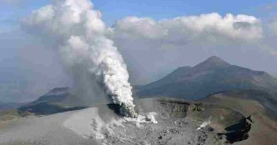 Japón: Un volcán en el suroeste del país entró en erupción