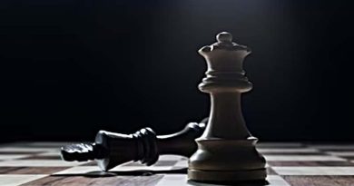 En el tablero de ajedrez libertario, el gran temor que atormenta a LLA es que la caída en desgracia de la Reina provoque el “jaque mate” al Rey