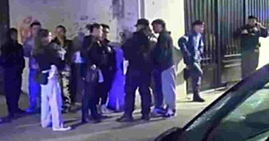Nada de estudiantina: Tremenda gresca entre alumnos en Bv. Oroño y Rioja, dejó como saldo a dos jovenes heridos