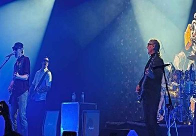 Ritual de rock en el Bioceres: “Skay y Los Fakires” encandilaron a sus fanáticos en una noche llena de mística ricotera y de una energía incomparable