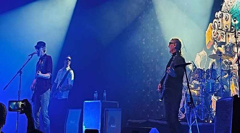 Ritual de rock en el Bioceres: “Skay y Los Fakires” encandilaron a sus fanáticos en una noche llena de mística ricotera y de una energía incomparable
