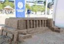 Arte del Tricentenario: Modelan un Monumento a la Bandera de arena en el Balneario La Florida