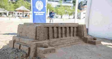 Arte del Tricentenario: Modelan un Monumento a la Bandera de arena en el Balneario La Florida