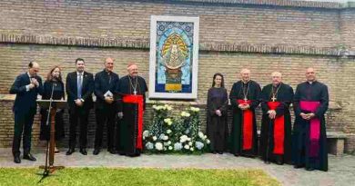 Vaticano: Entronizaron un mosaico de la Virgen de Luján en los Jardines de la Santa Sede