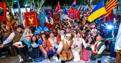 El tradicional desfile de Colectividades llenó de color a la peatonal Córdoba